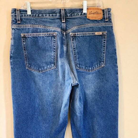 Vintage Levi Strauss Relaxed Fit Tapered Leg Medium Wash Women's Jeans Pants - Picture 4 of 11